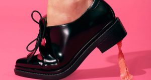 A scarpe slacciate